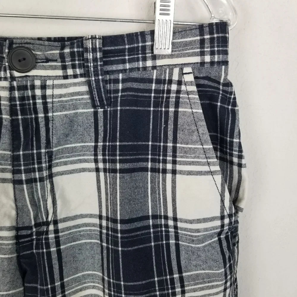 Sonoma Lifestyles Blue and White Plaid Shorts Size 30‎